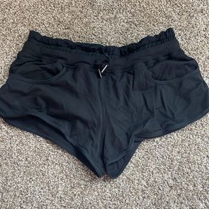 Lululemon Size 6 2.5” Shorts